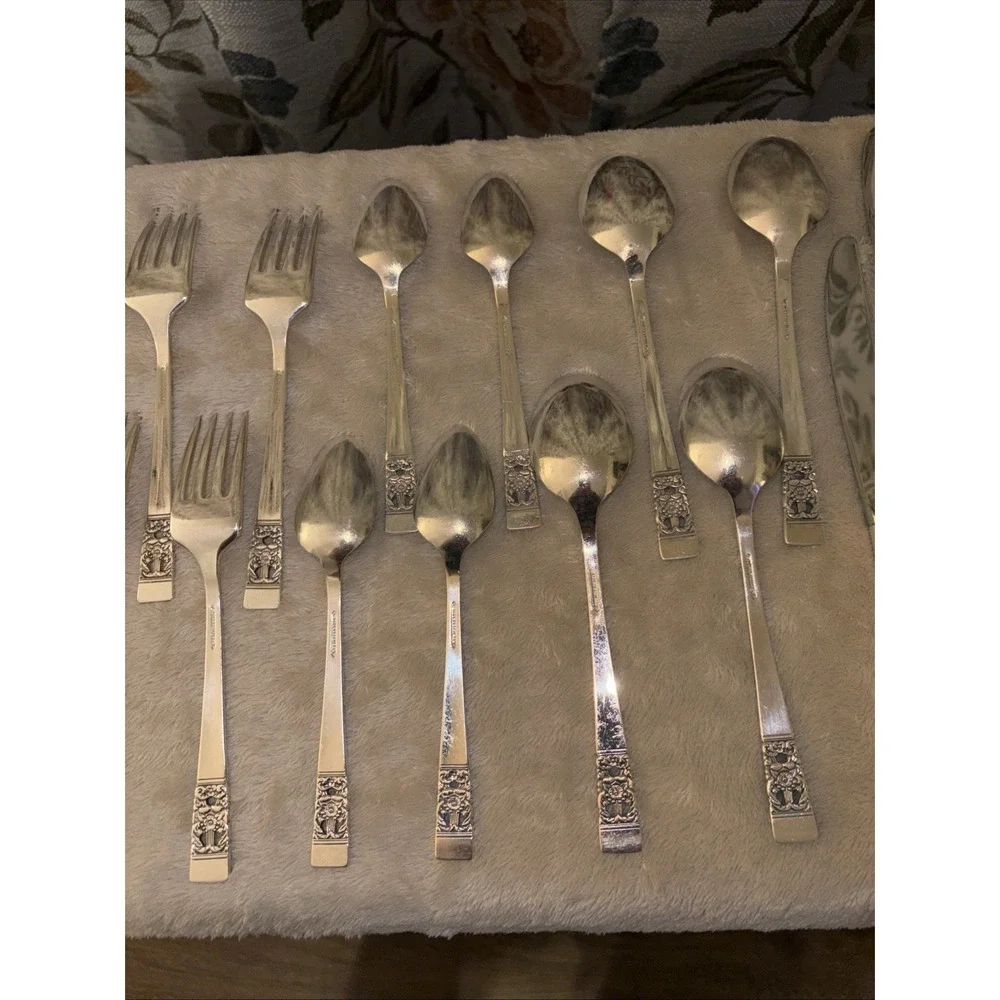 20 Pcs Vintage Community Silverplate Flatware Oneida Coronation Pattern